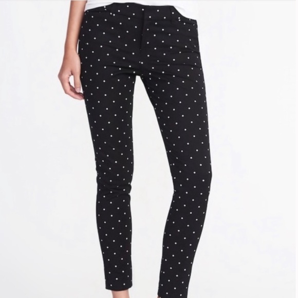 Old Navy Pants - Old Navy Pixie cropped chino in black/white polka